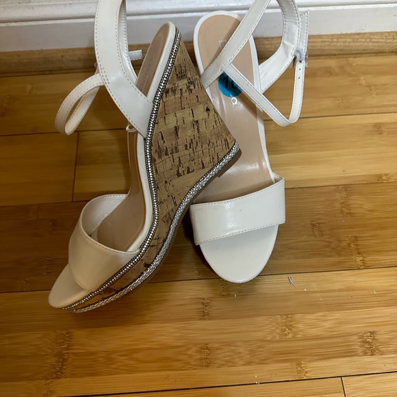Bella vista Shoes - New - Bella Vita Wedge Heels Shoes in white & silver /cork/twine trim - Size 10